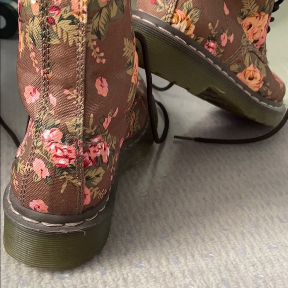 Dr Martens Airwair - Picture 2 of 3